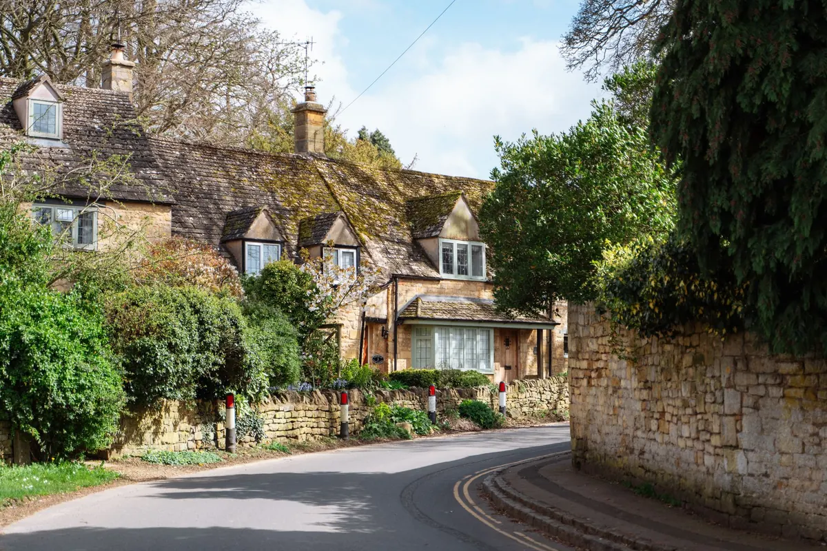 How to Plan a Weekend Break in the Cotswolds with a Travel Journal